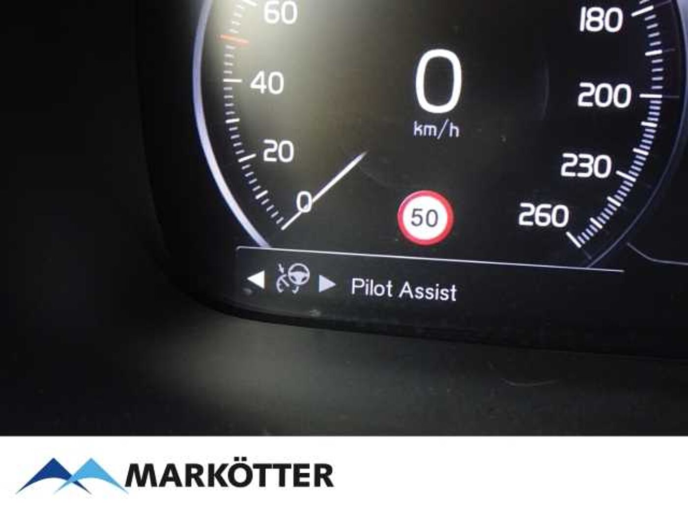 Volvo  D5 Momentum Pro AWD/NAVI/LED/AHK/PDC/HuD