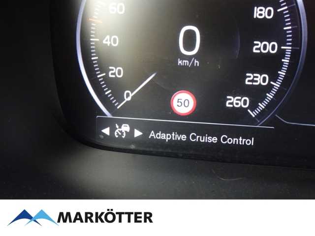 Volvo  D5 Momentum Pro AWD/NAVI/LED/AHK/PDC/HuD