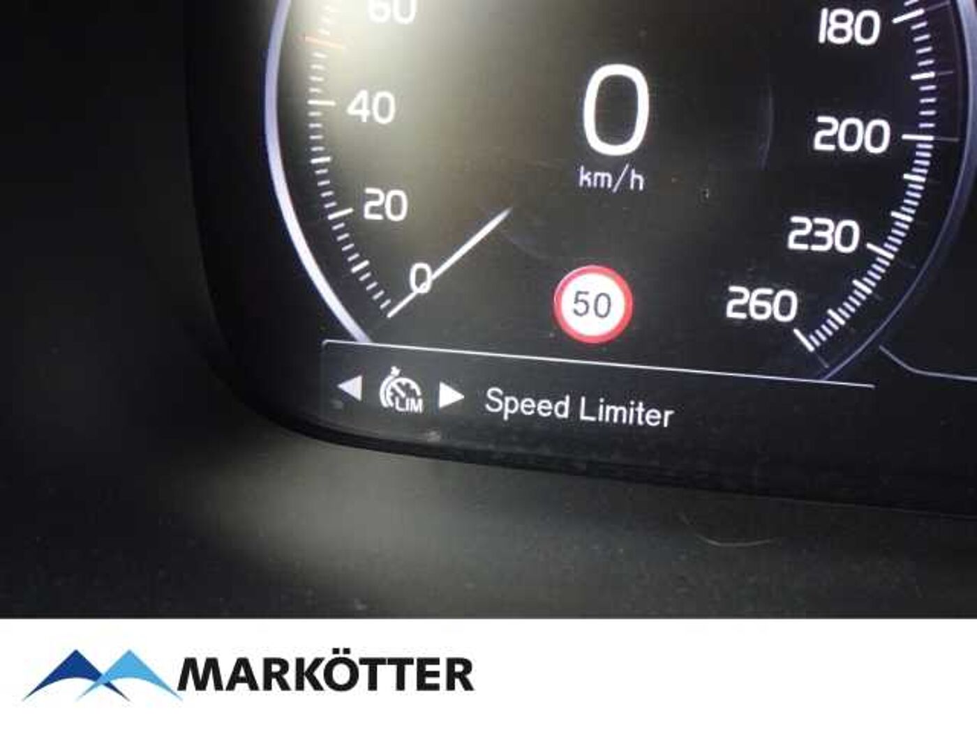 Volvo  D5 Momentum Pro AWD/NAVI/LED/AHK/PDC/HuD