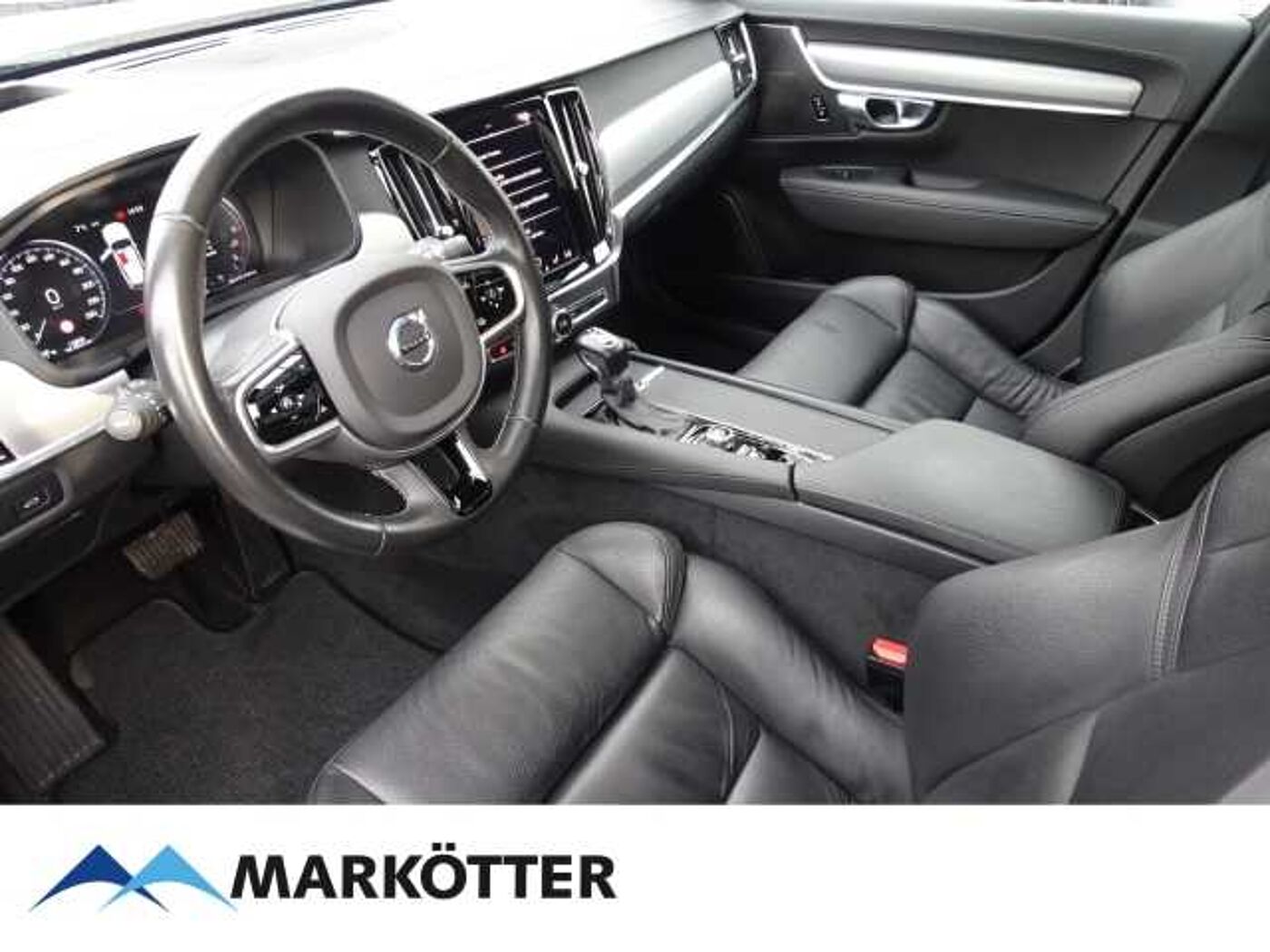 Volvo  D5 Momentum Pro AWD/NAVI/LED/AHK/PDC/HuD