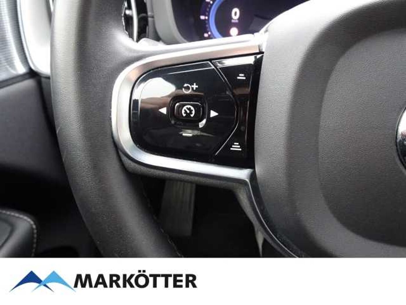 Volvo  T8 R Design AWD/NAVI/LED/PDC/B&W/AHK/SHZ/