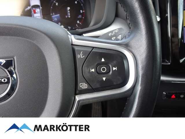 Volvo  Momentum Pro D4 2WD/Navi/AHK/H&K/Cam/SHZ/BLIS