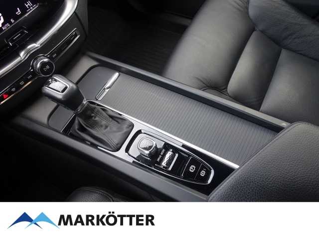 Volvo  Momentum Pro D4 2WD/Navi/AHK/H&K/Cam/SHZ/BLIS