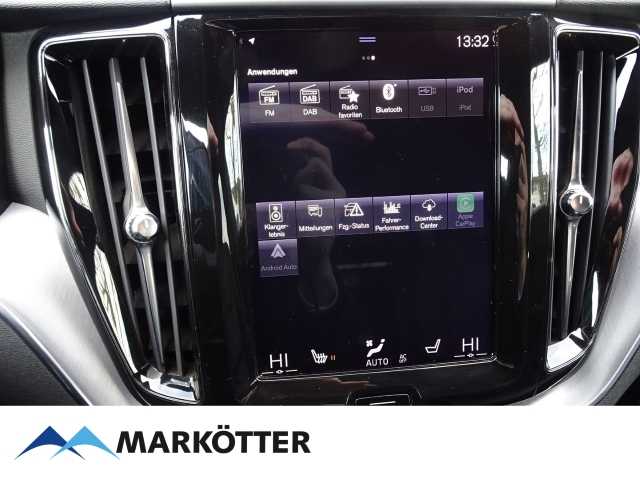 Volvo  Momentum Pro D4 2WD/Navi/AHK/H&K/Cam/SHZ/BLIS