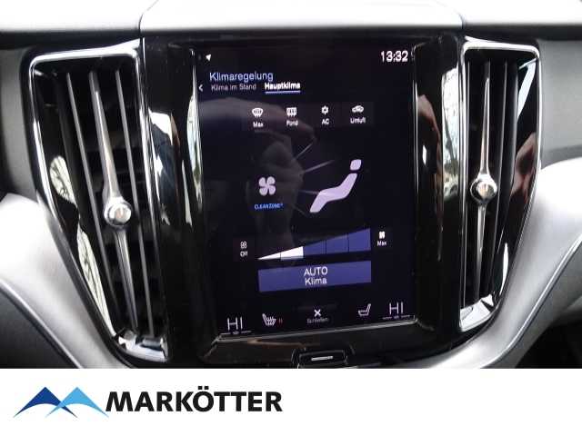 Volvo  Momentum Pro D4 2WD/Navi/AHK/H&K/Cam/SHZ/BLIS