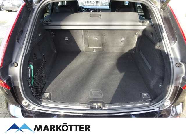 Volvo  Momentum Pro D4 2WD/Navi/AHK/H&K/Cam/SHZ/BLIS