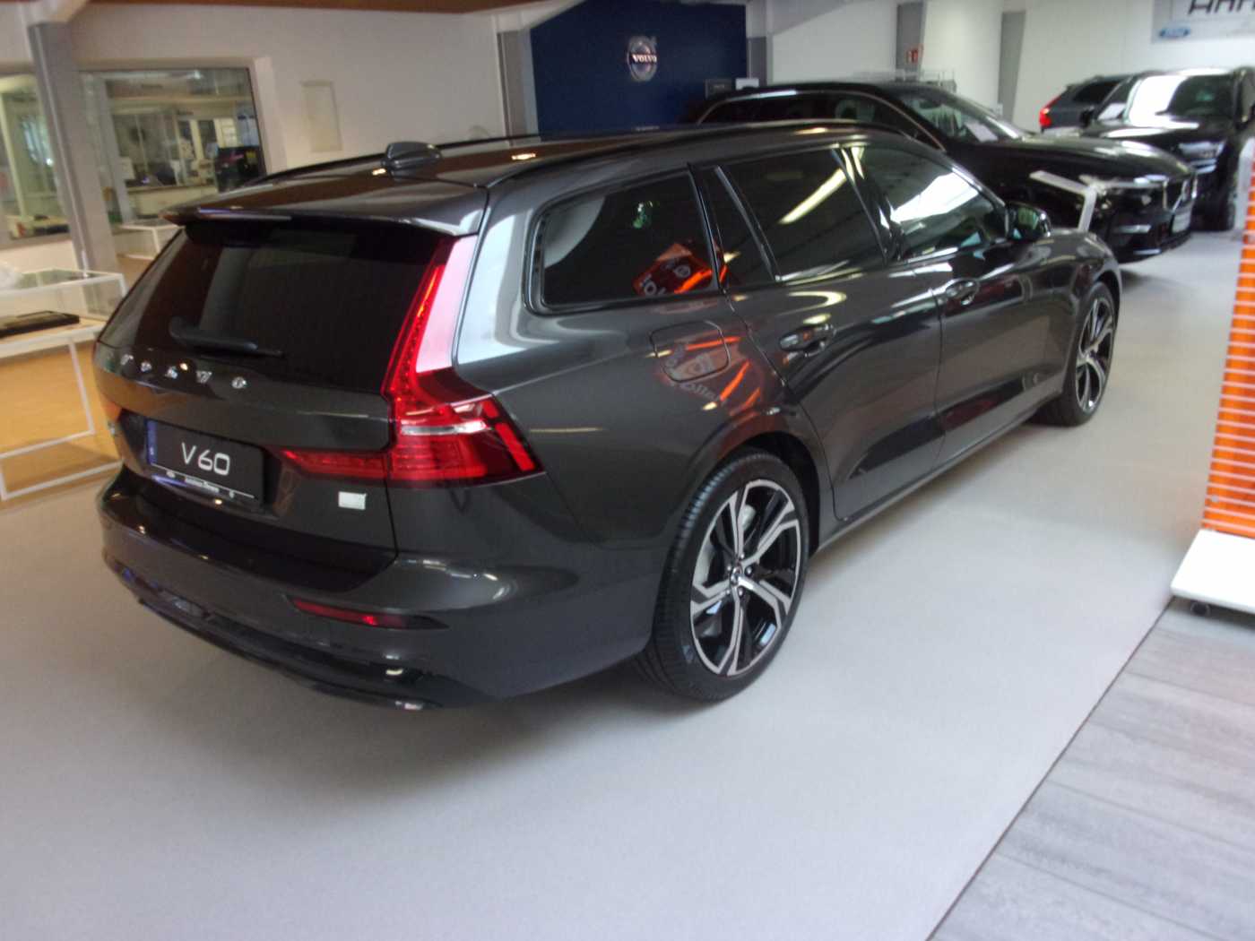 Volvo  V60 Recharge Plus, T6 AWD Plug-in Hybrid, Elektrisch/Benzin, Dark