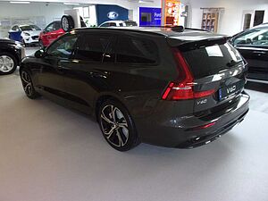 Volvo  V60 Recharge Plus, T6 AWD Plug-in Hybrid, Elektrisch/Benzin, Dark