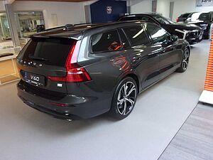 Volvo  V60 Recharge Plus, T6 AWD Plug-in Hybrid, Elektrisch/Benzin, Dark