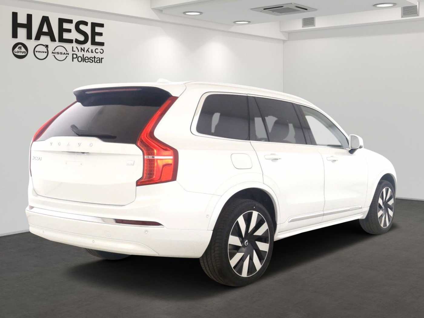 Volvo  Plus-Bright Recharge Plug-In Hybrid AWD T8