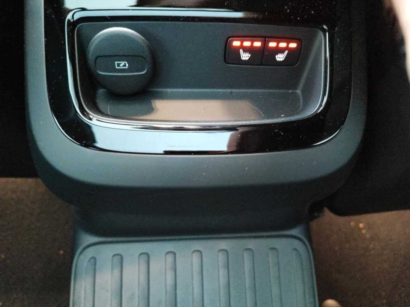 Volvo  Recharge T6 AWD Plug-In Hybrid Plus Dark Hea