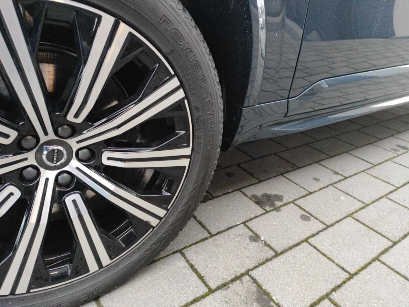 Volvo  Recharge T8 AWD Plug-In-Hybrid Ultra Dark *