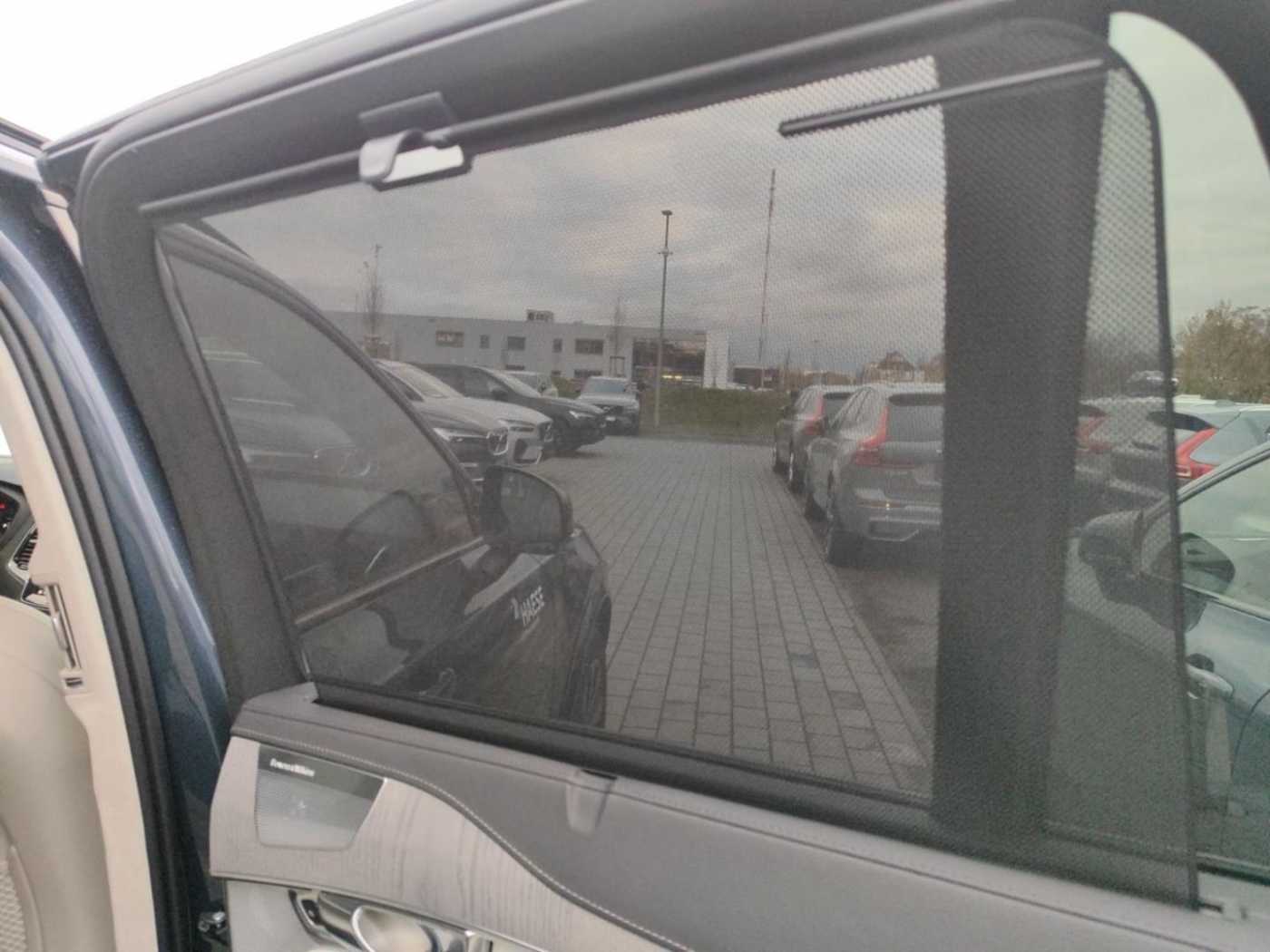 Volvo  Recharge T8 AWD Plug-In-Hybrid Ultra Dark *