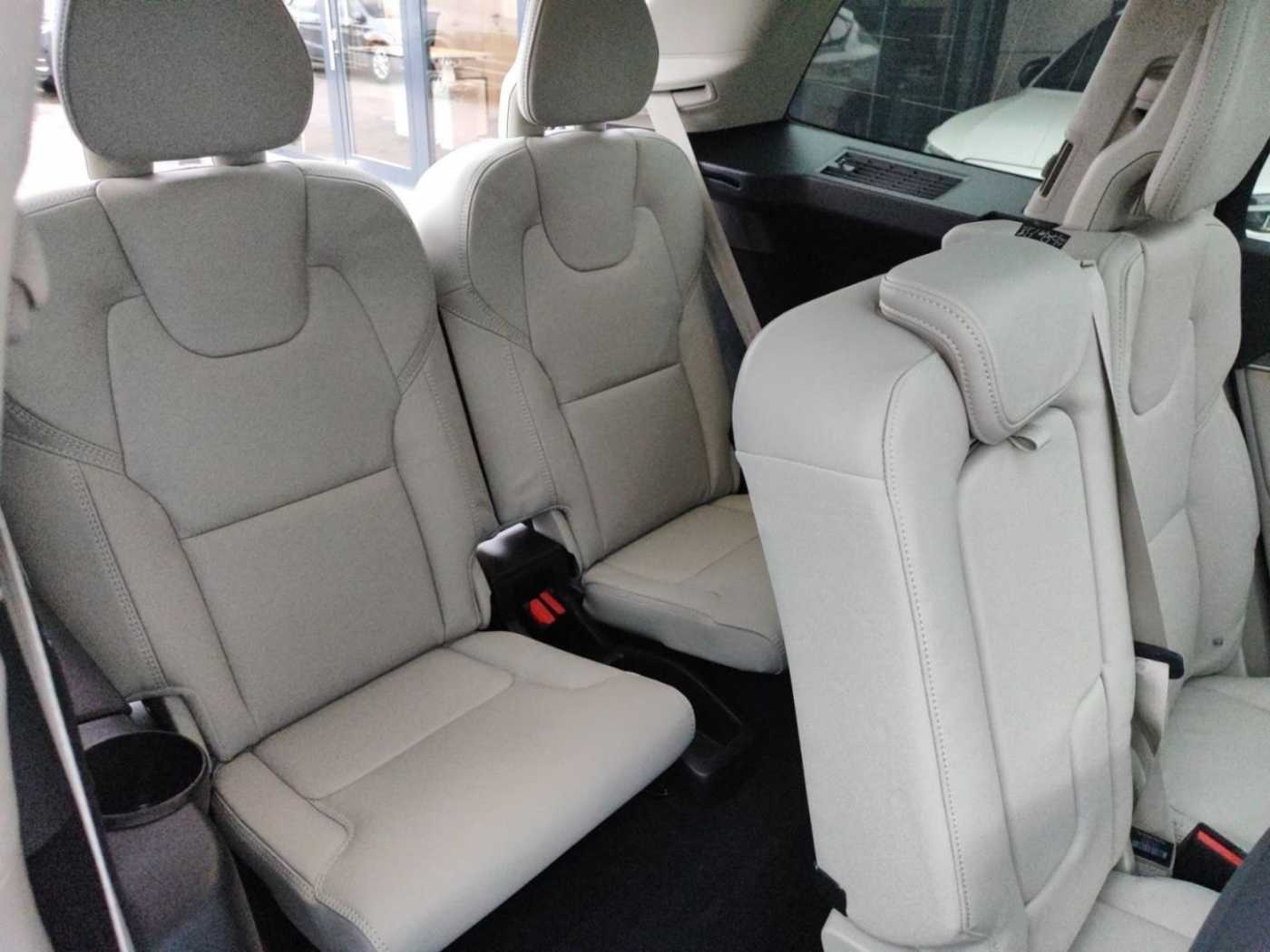 Volvo  Recharge T8 AWD Plug-In-Hybrid Ultra Dark *