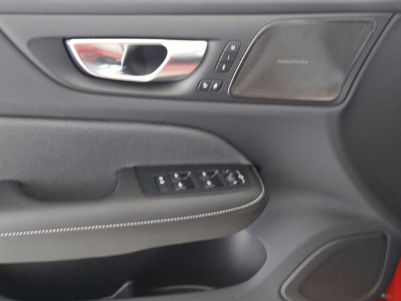 Volvo  Ultimate Dark AWD B5 EU6d HUD StandHZG AHK L