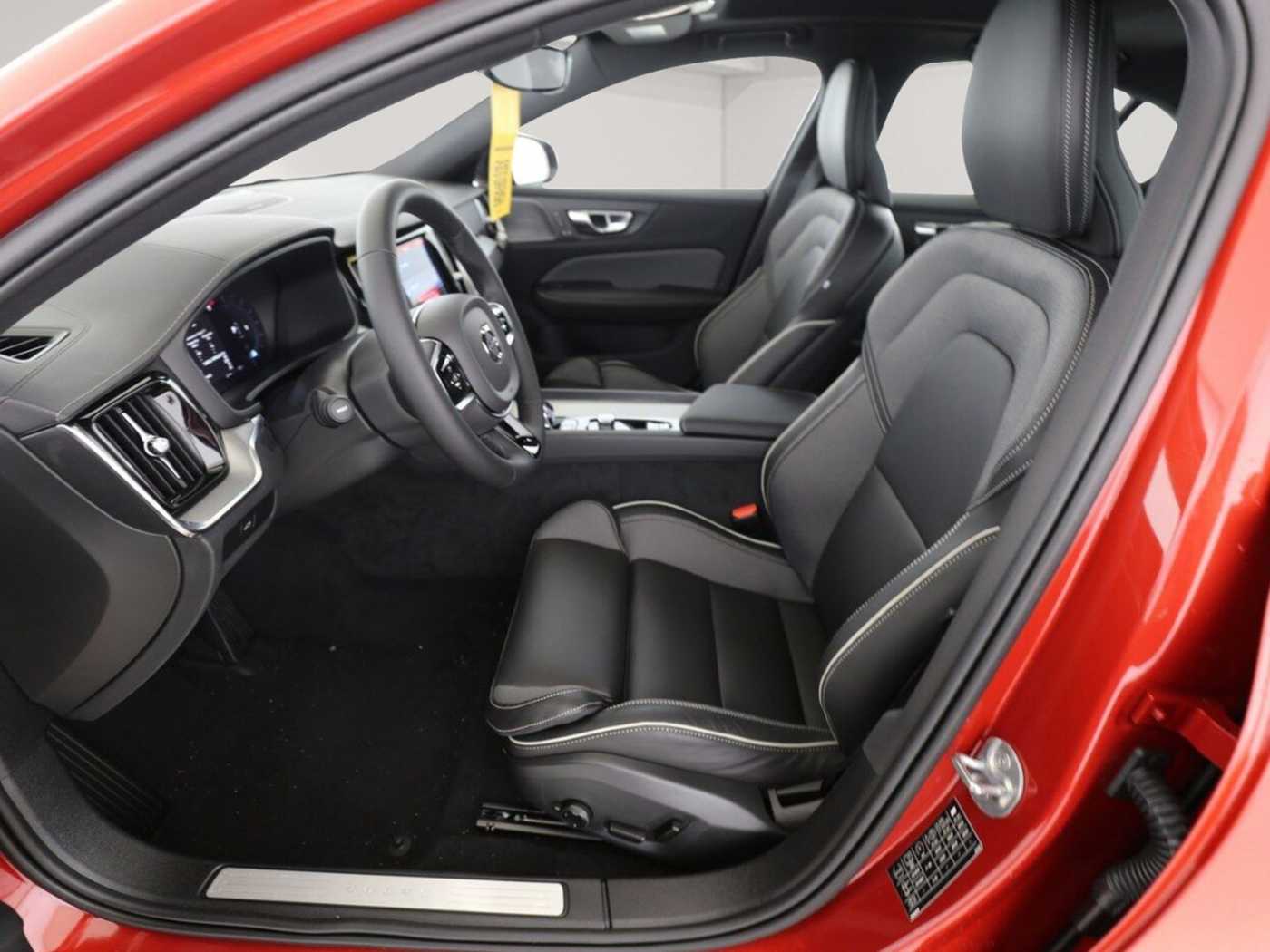 Volvo  Ultimate Dark AWD B5 EU6d HUD StandHZG AHK L