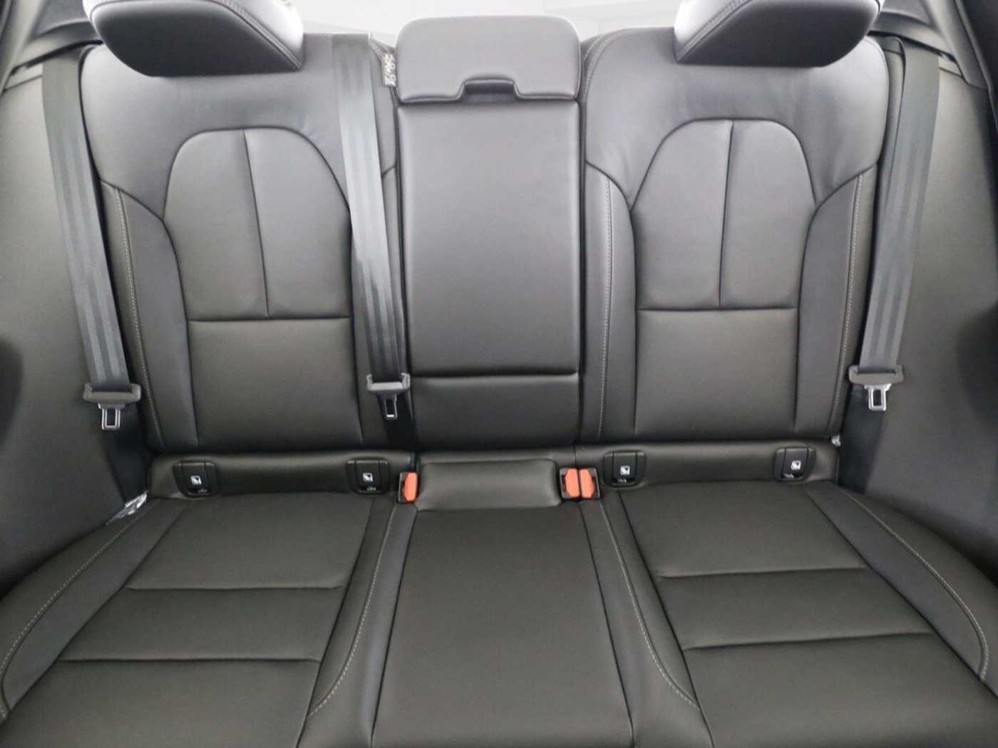 Volvo  Ultra Dark B4 EU6e AHK Leder Digitales Cock