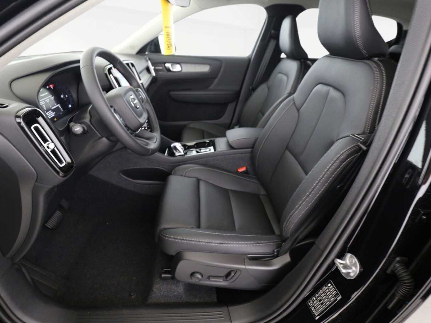 Volvo  Ultra Dark B4 EU6e AHK Leder Digitales Cock