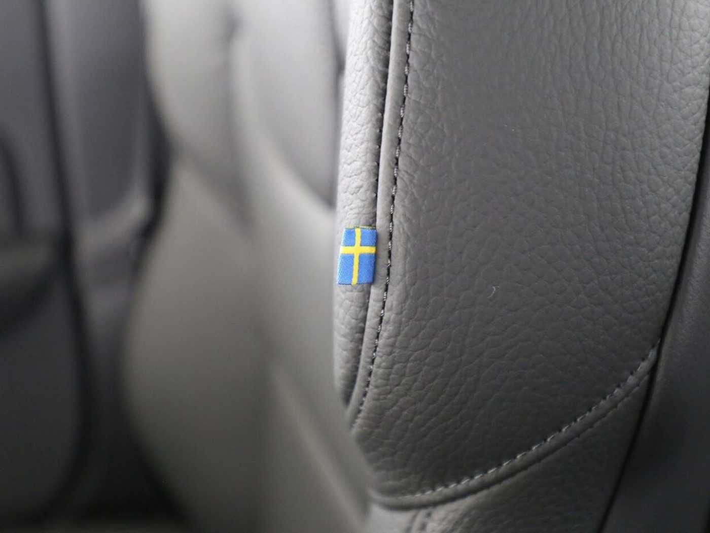 Volvo  T8 Ultimate Dark Recharge Plug-In Hybrid AWD
