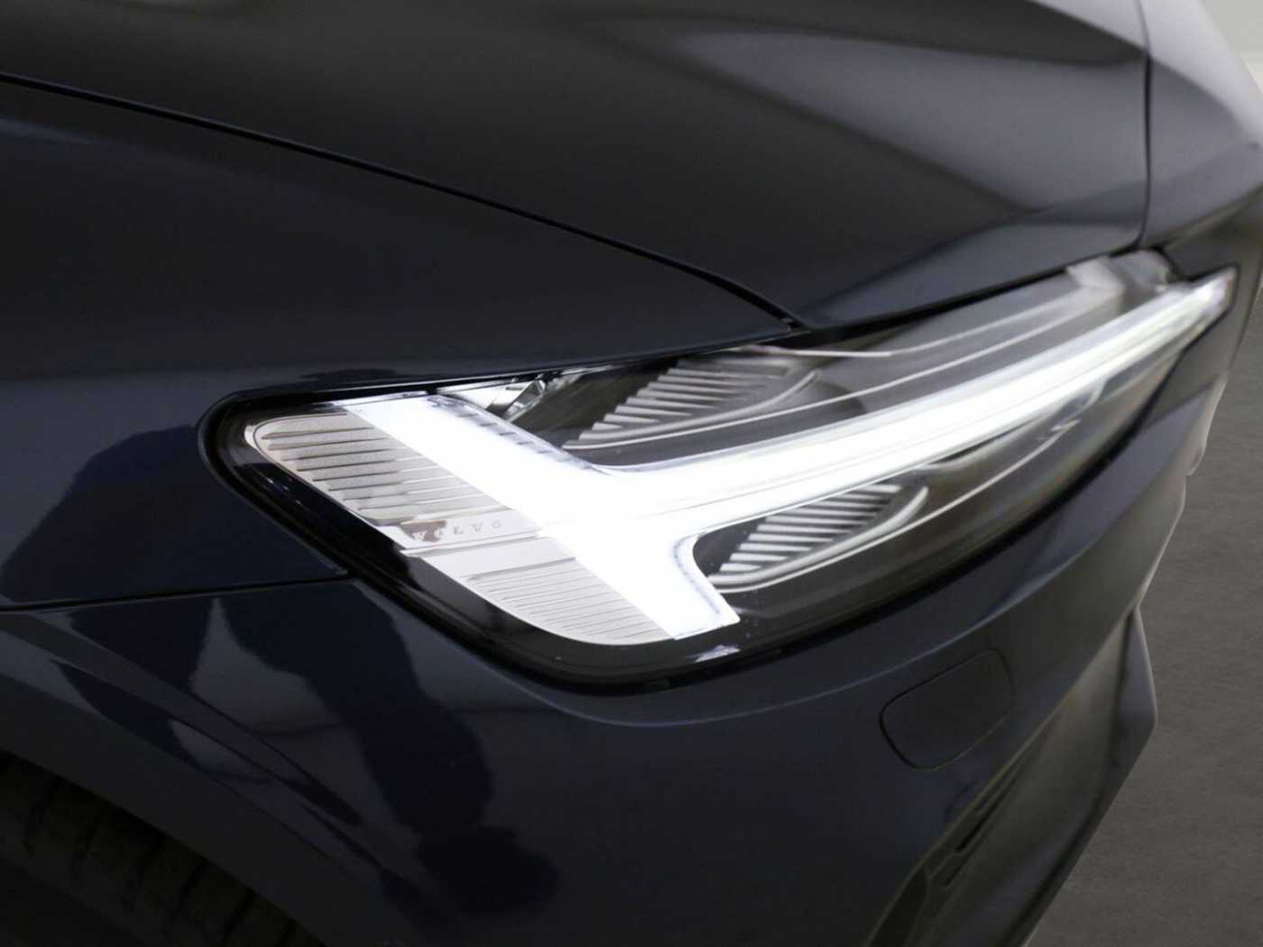 Volvo  T8 Ultimate Dark Recharge Plug-In Hybrid AWD