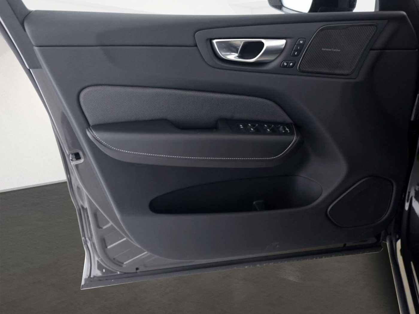 Volvo  T8 Plus Dark Recharge Plug-In Hybrid AWD EU
