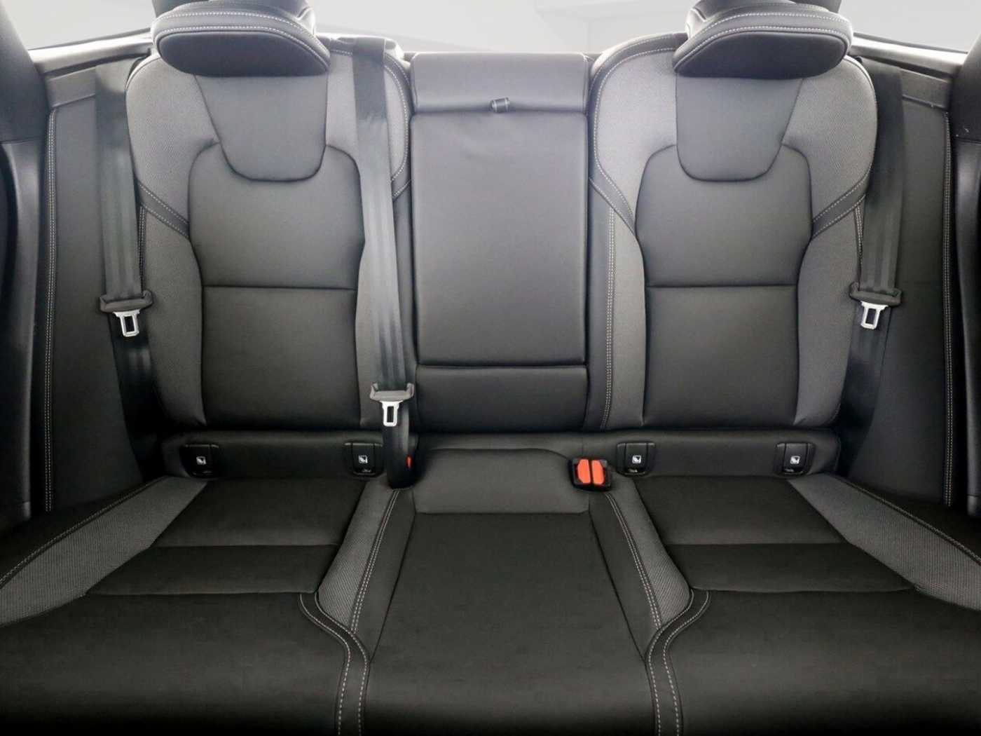 Volvo  T8 Plus Dark Recharge Plug-In Hybrid AWD EU
