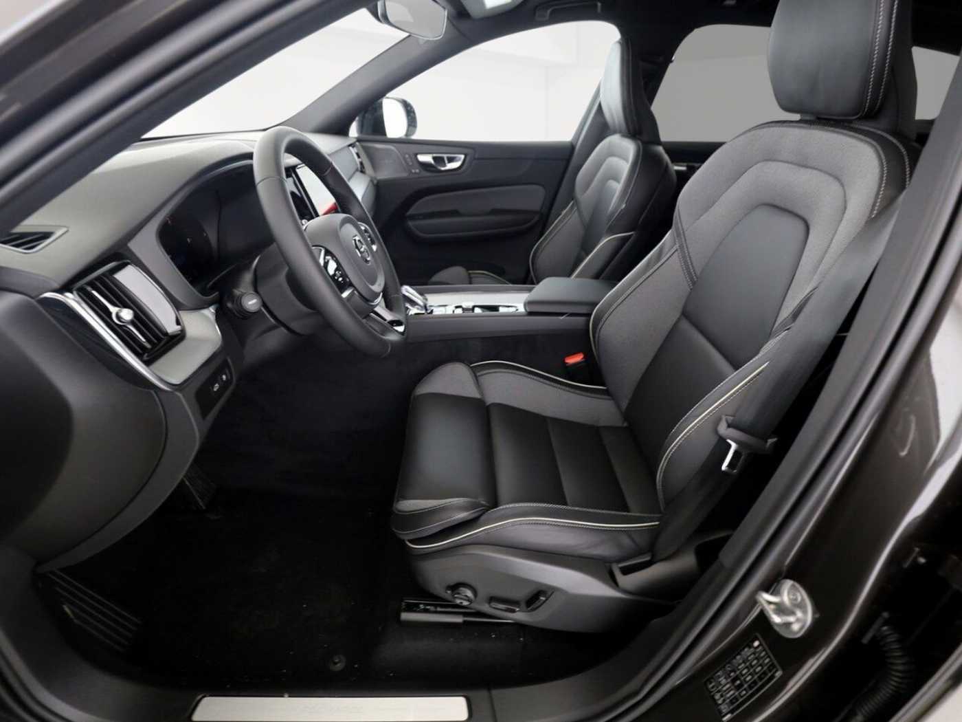 Volvo  T8 Plus Dark Recharge Plug-In Hybrid AWD EU