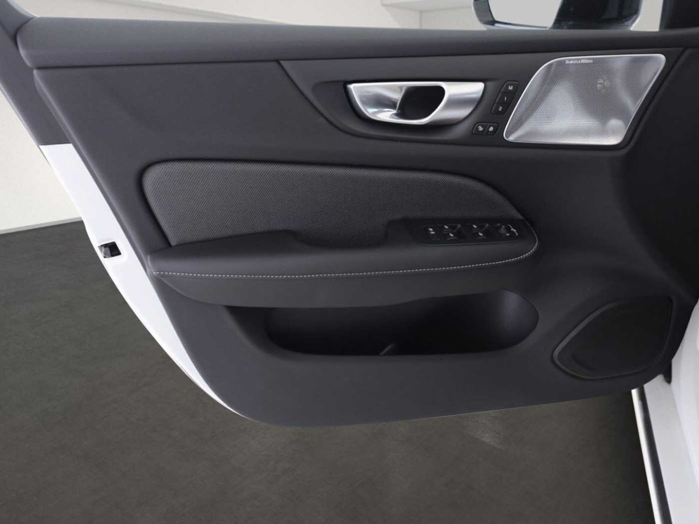 Volvo  T8 Ultimate Dark Recharge Plug-In Hybrid AWD