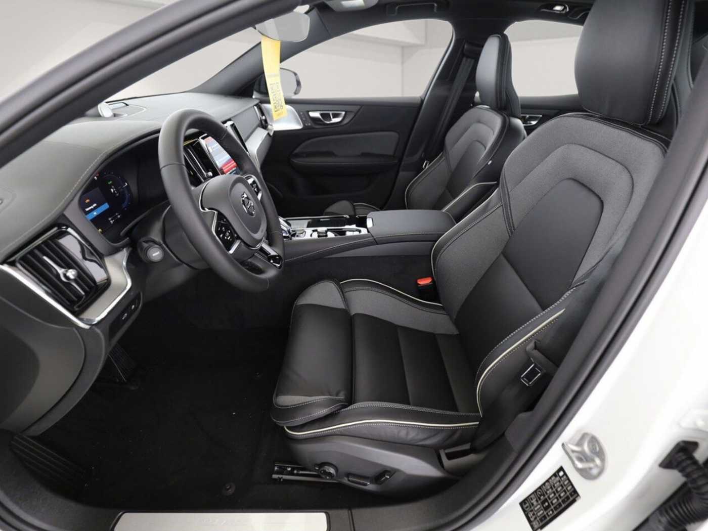 Volvo  T8 Ultimate Dark Recharge Plug-In Hybrid AWD