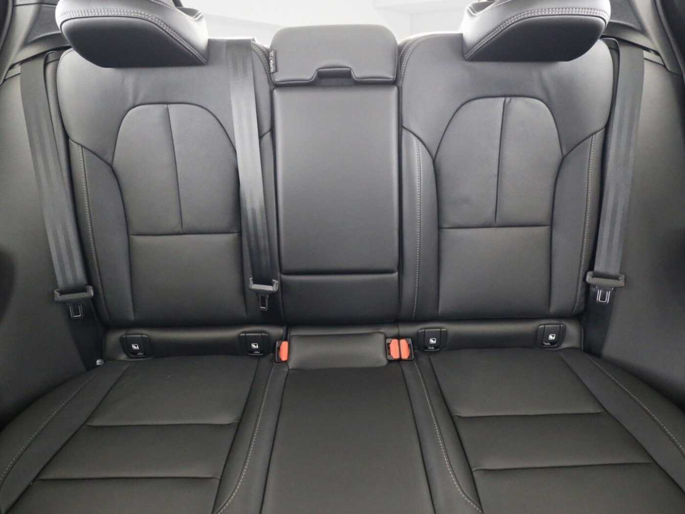Volvo  Ultra Dark B4 EU6e Leder Digitales Cockpit