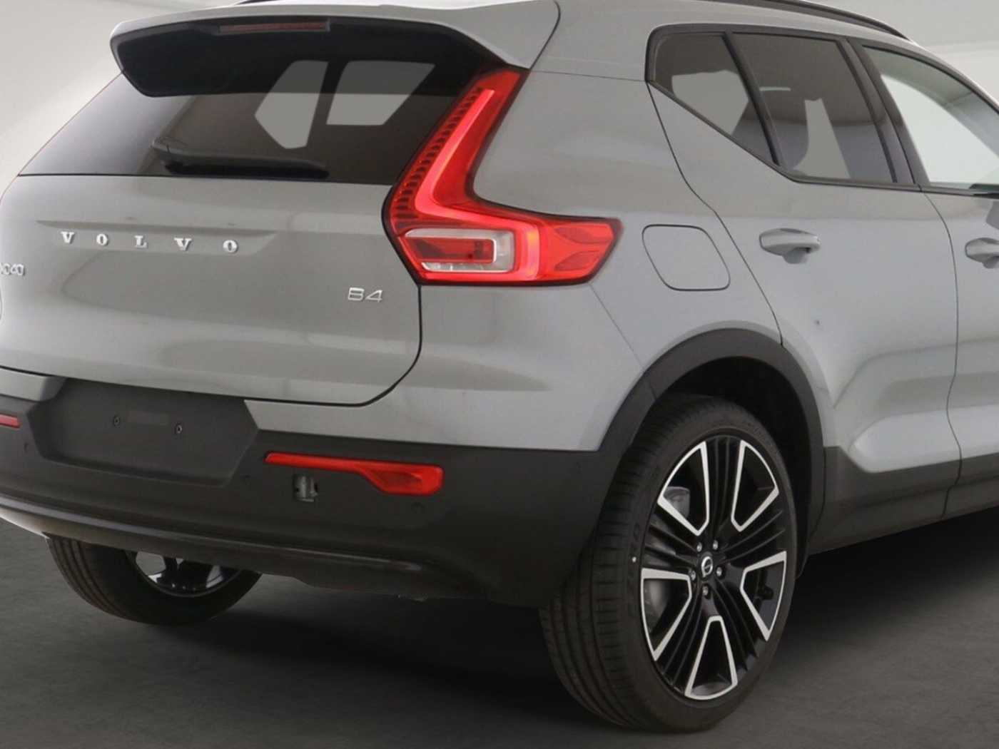 Volvo  Ultra Dark B4 EU6e Leder Digitales Cockpit