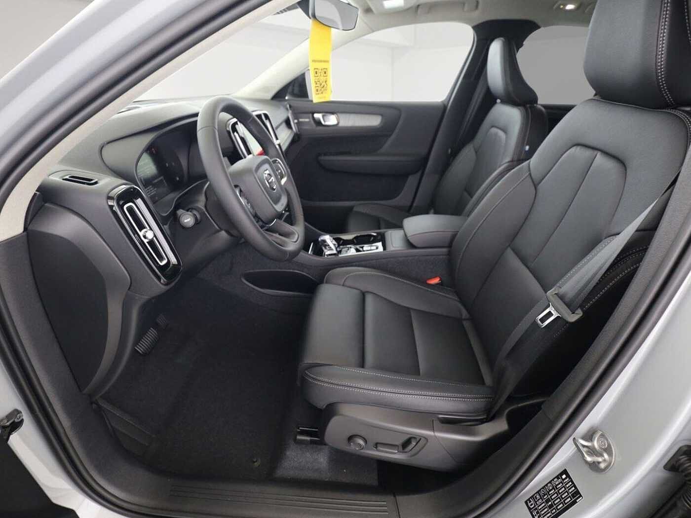 Volvo  Ultra Dark B4 EU6e Leder Digitales Cockpit