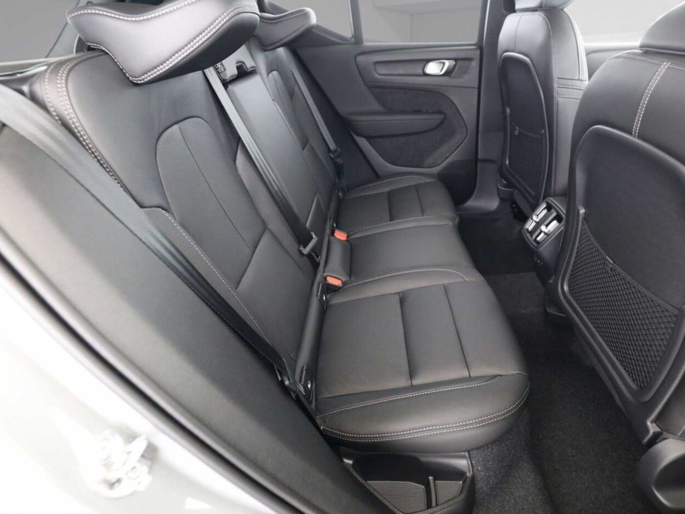 Volvo  Ultra Dark B4 EU6e Leder Digitales Cockpit