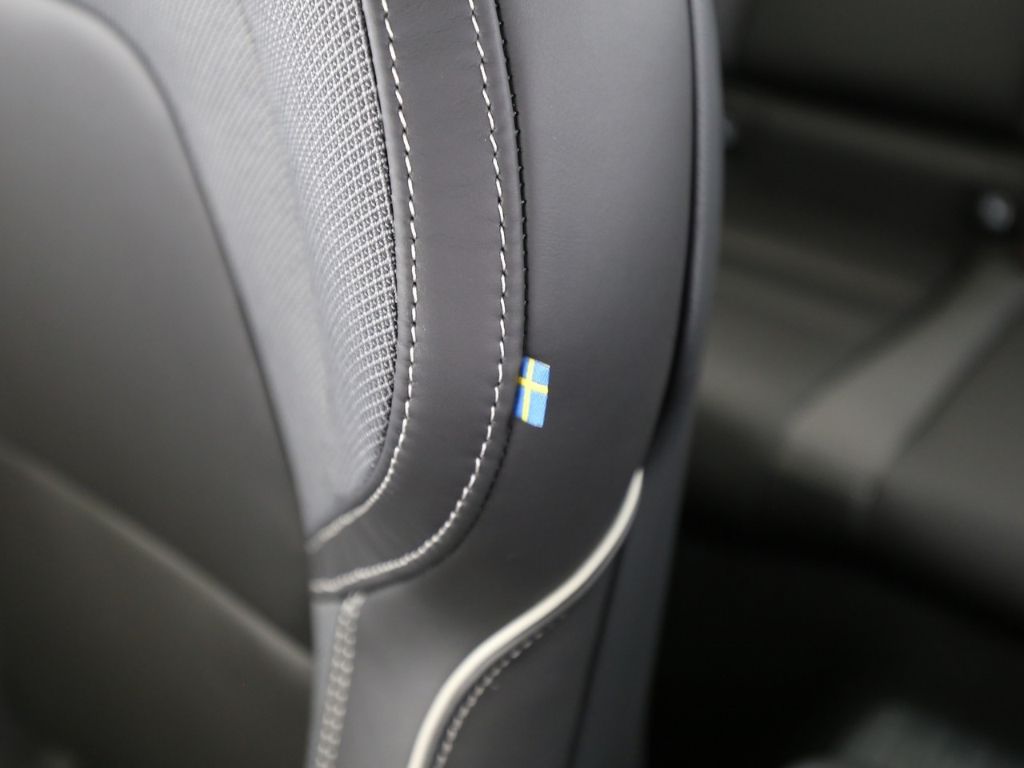 Volvo  T8 Ultimate Dark Recharge Plug-In Hybrid AWD