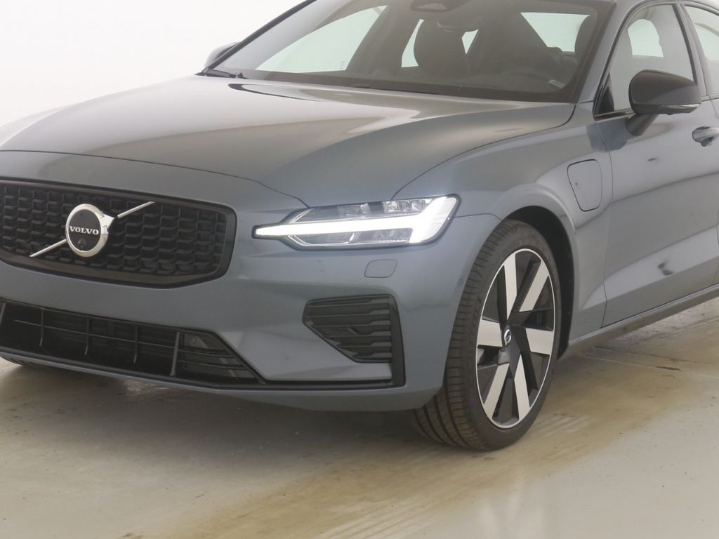 Volvo  T8 Ultimate Dark Recharge Plug-In Hybrid AWD