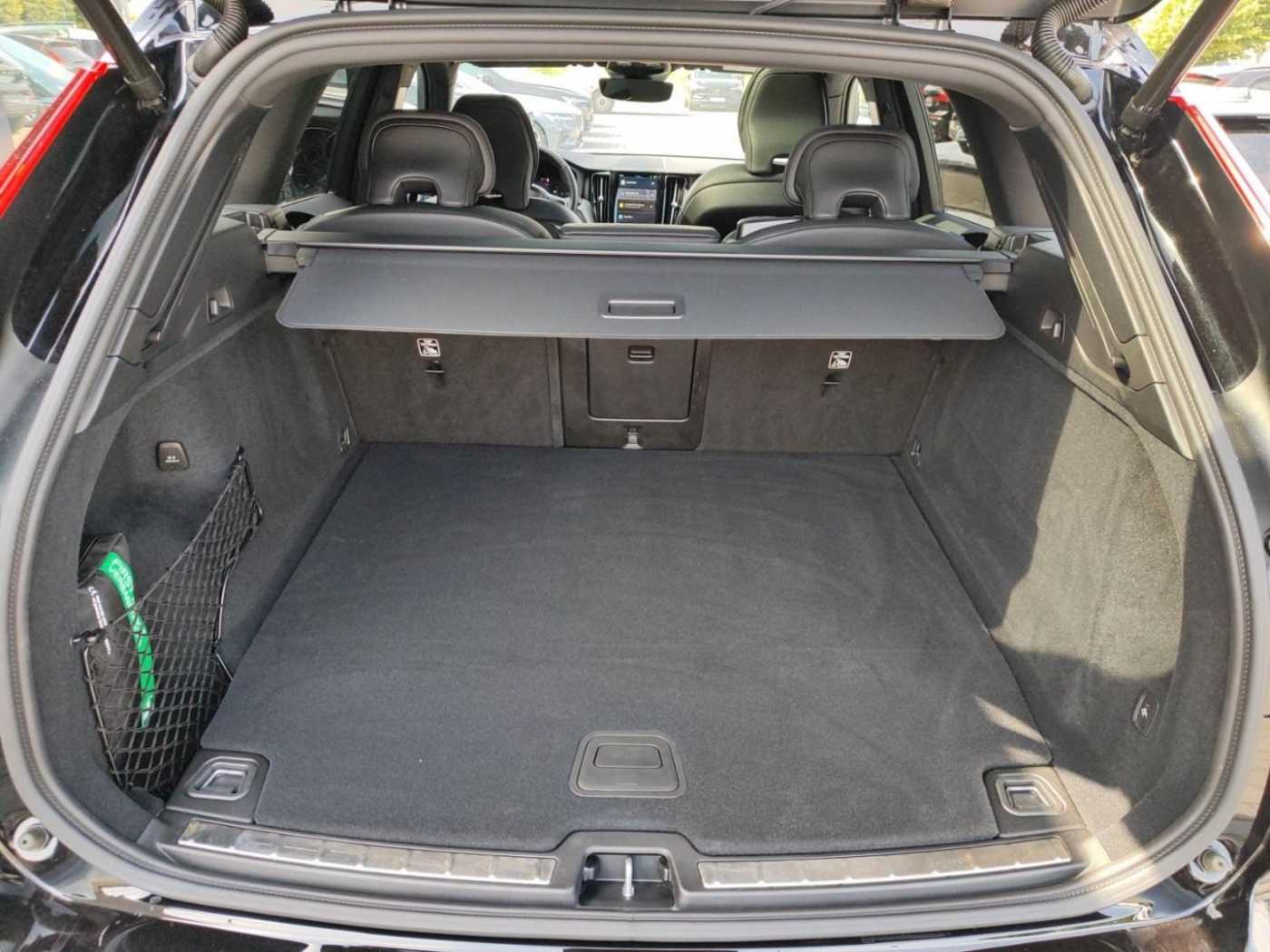 Volvo  T8 Ultra Black Edition Recharge Plug-In Hyb