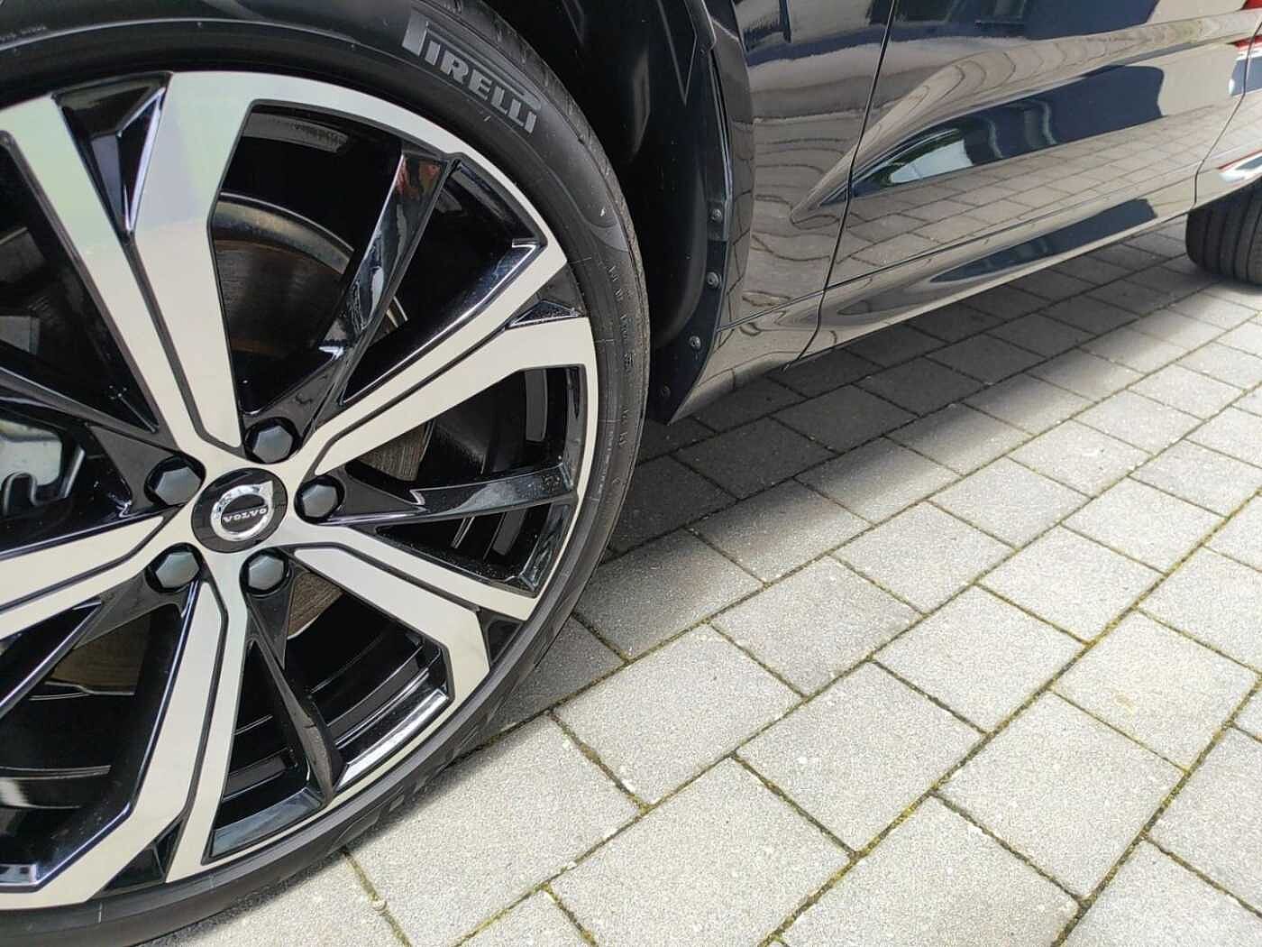 Volvo  T8 Ultra Dark Recharge Plug-In Hybrid AWD E