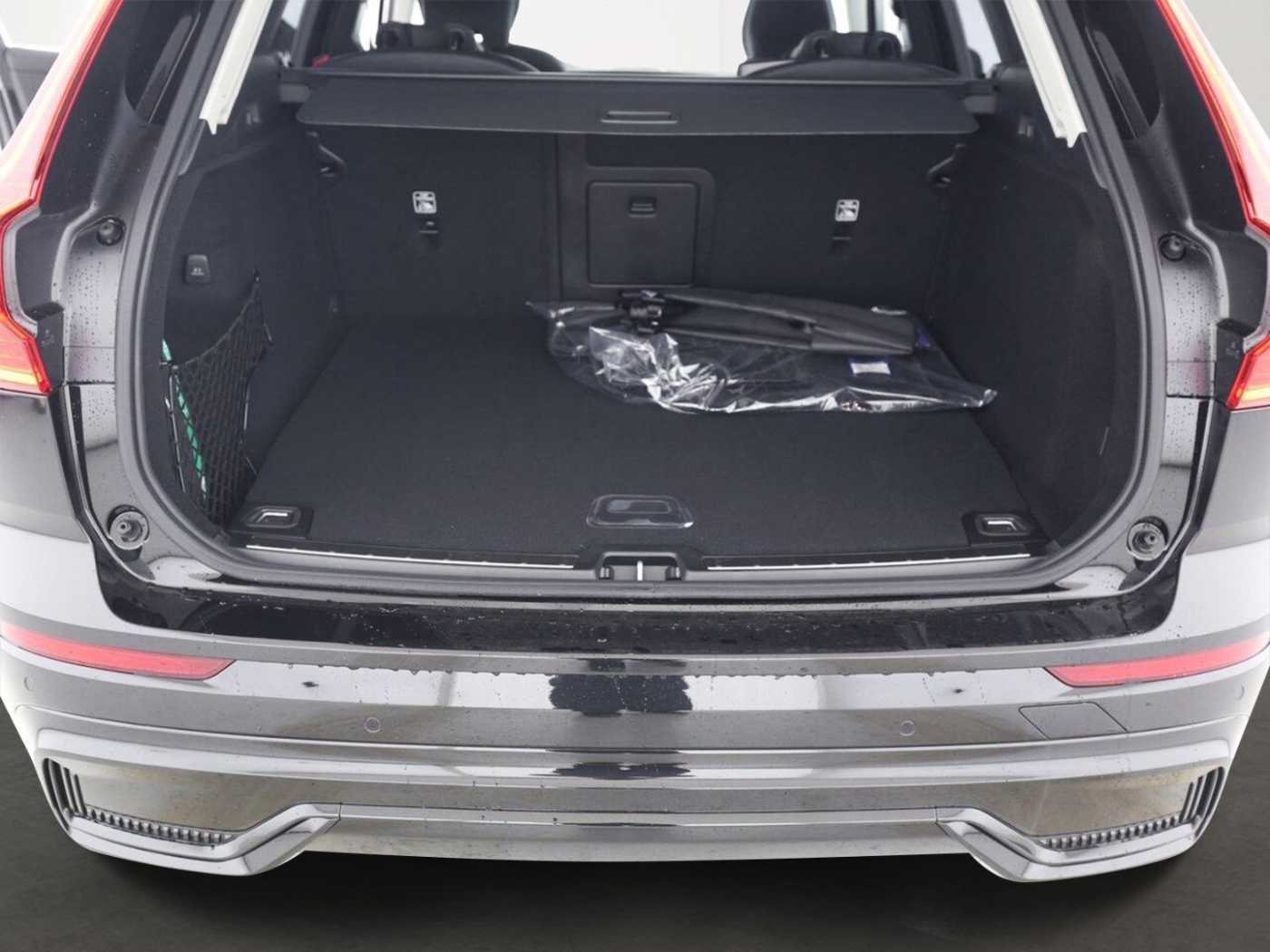 Volvo  T8 Ultra Dark Recharge Plug-In Hybrid AWD E
