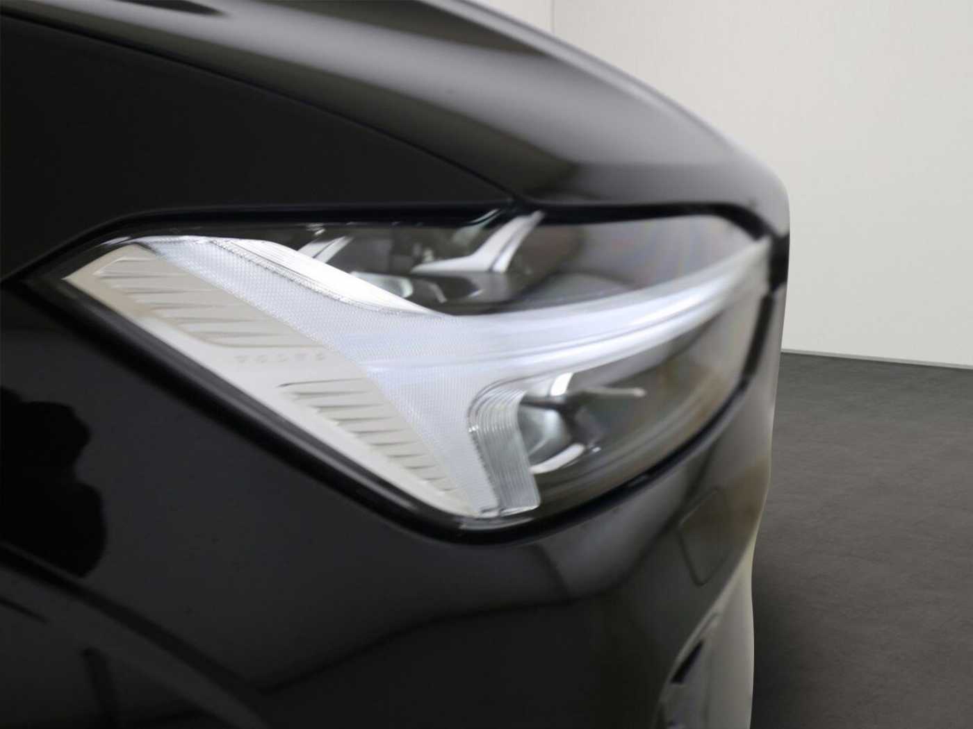 Volvo  T8 Ultra Dark Recharge Plug-In Hybrid AWD E
