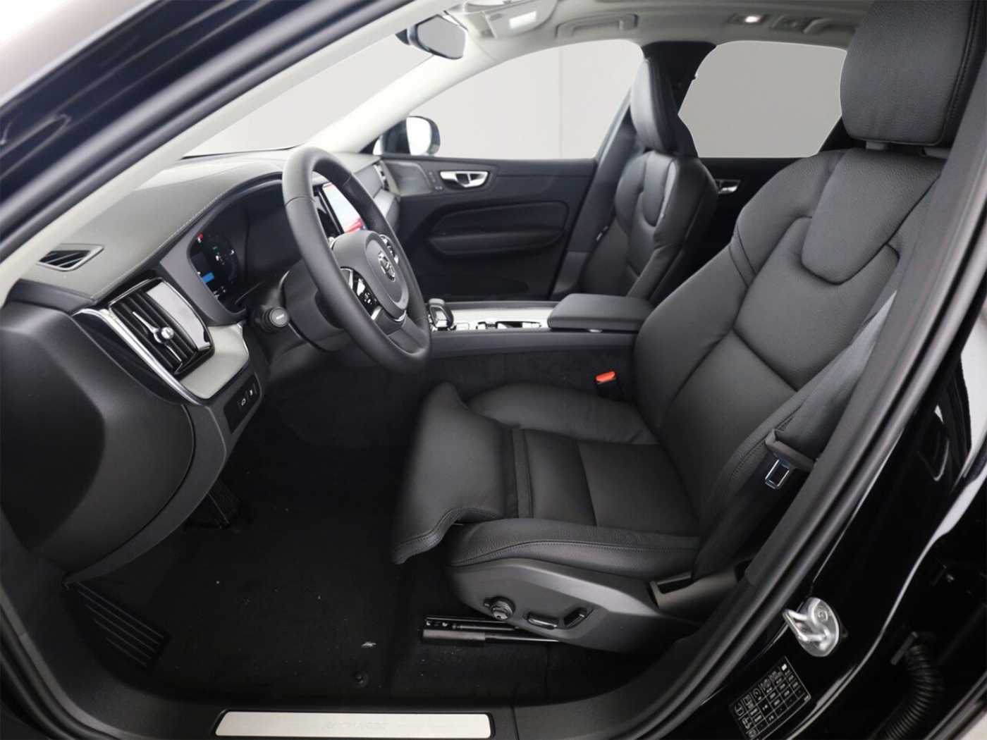 Volvo  T8 Ultra Dark Recharge Plug-In Hybrid AWD E