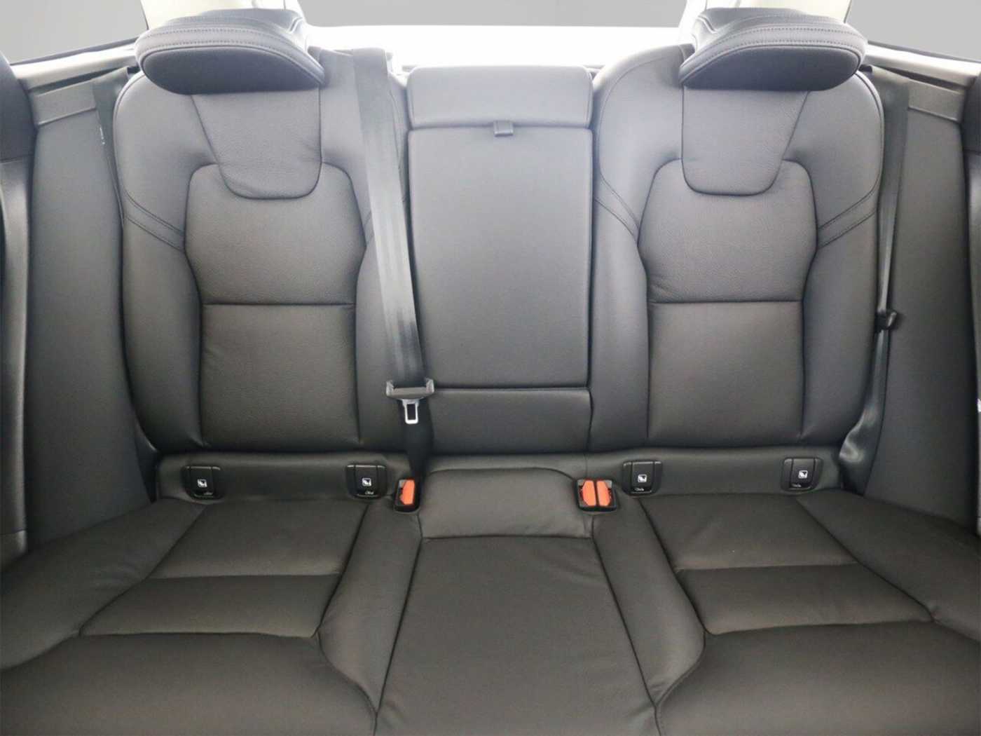Volvo  T8 Ultra Dark Recharge Plug-In Hybrid AWD E