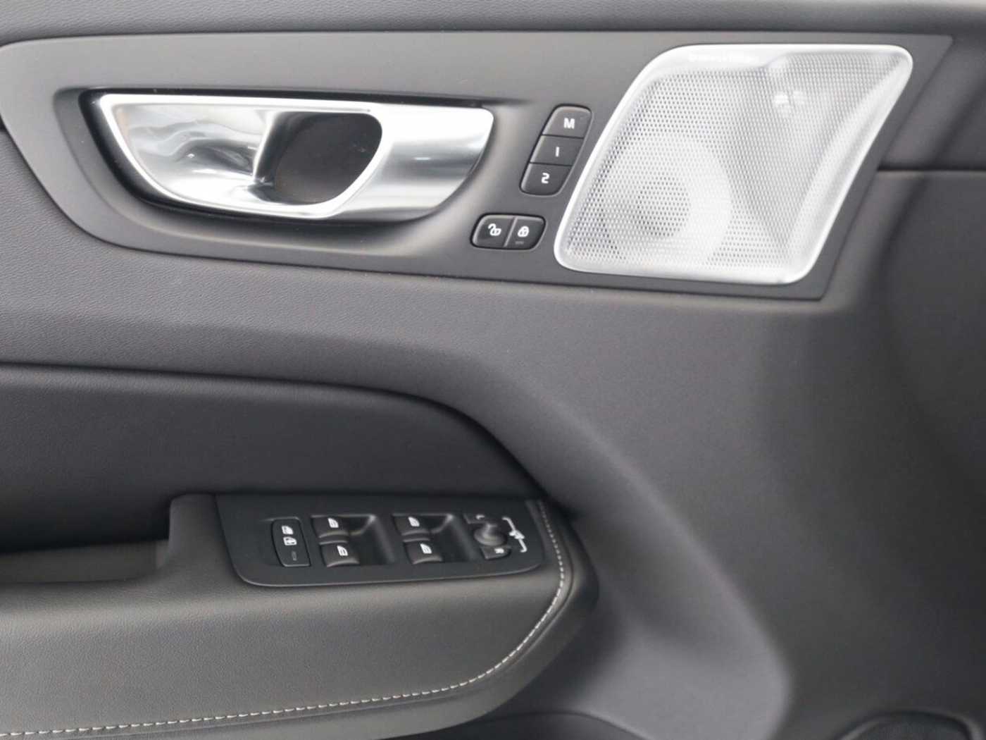 Volvo  T8 Ultra Dark Recharge Plug-In Hybrid AWD E