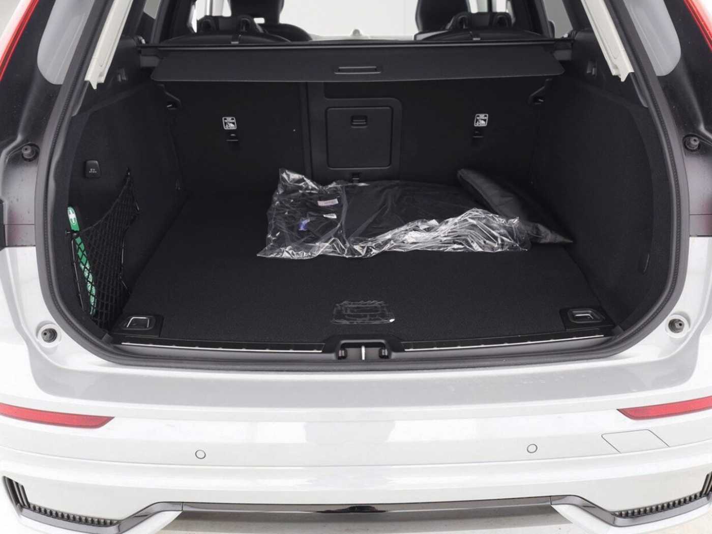 Volvo  T8 Ultra Dark Recharge Plug-In Hybrid AWD E