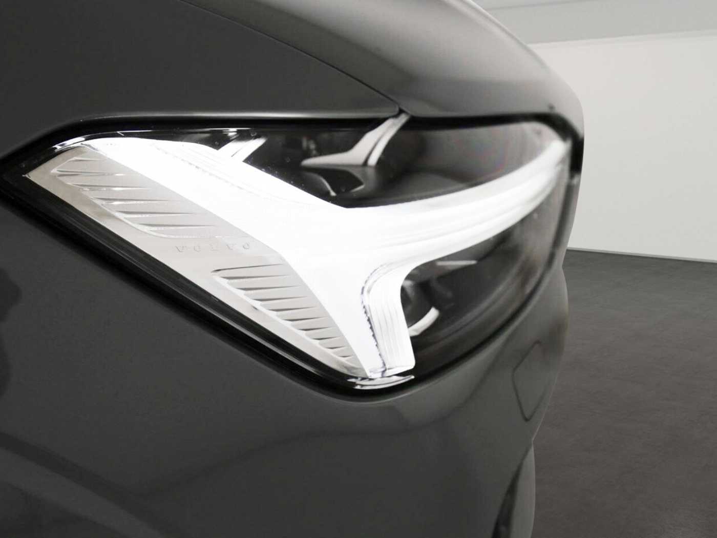 Volvo  T8 Ultra Dark Recharge Plug-In Hybrid AWD E