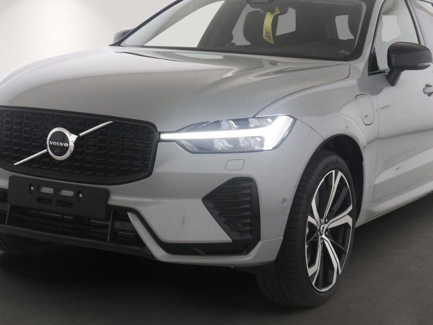 Volvo  T8 Ultra Dark Recharge Plug-In Hybrid AWD E