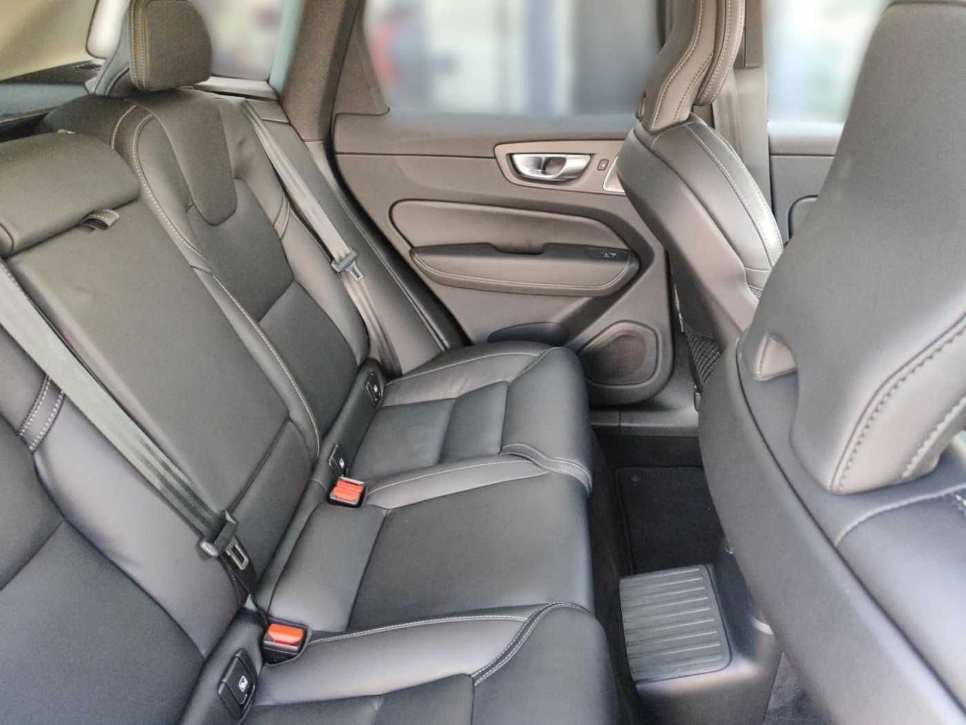 Volvo  T8 Ultra Dark Recharge Plug-In Hybrid AWD E