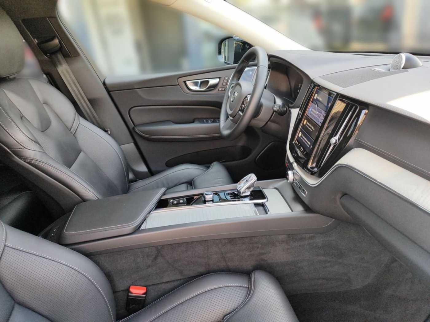 Volvo  T8 Ultra Dark Recharge Plug-In Hybrid AWD E