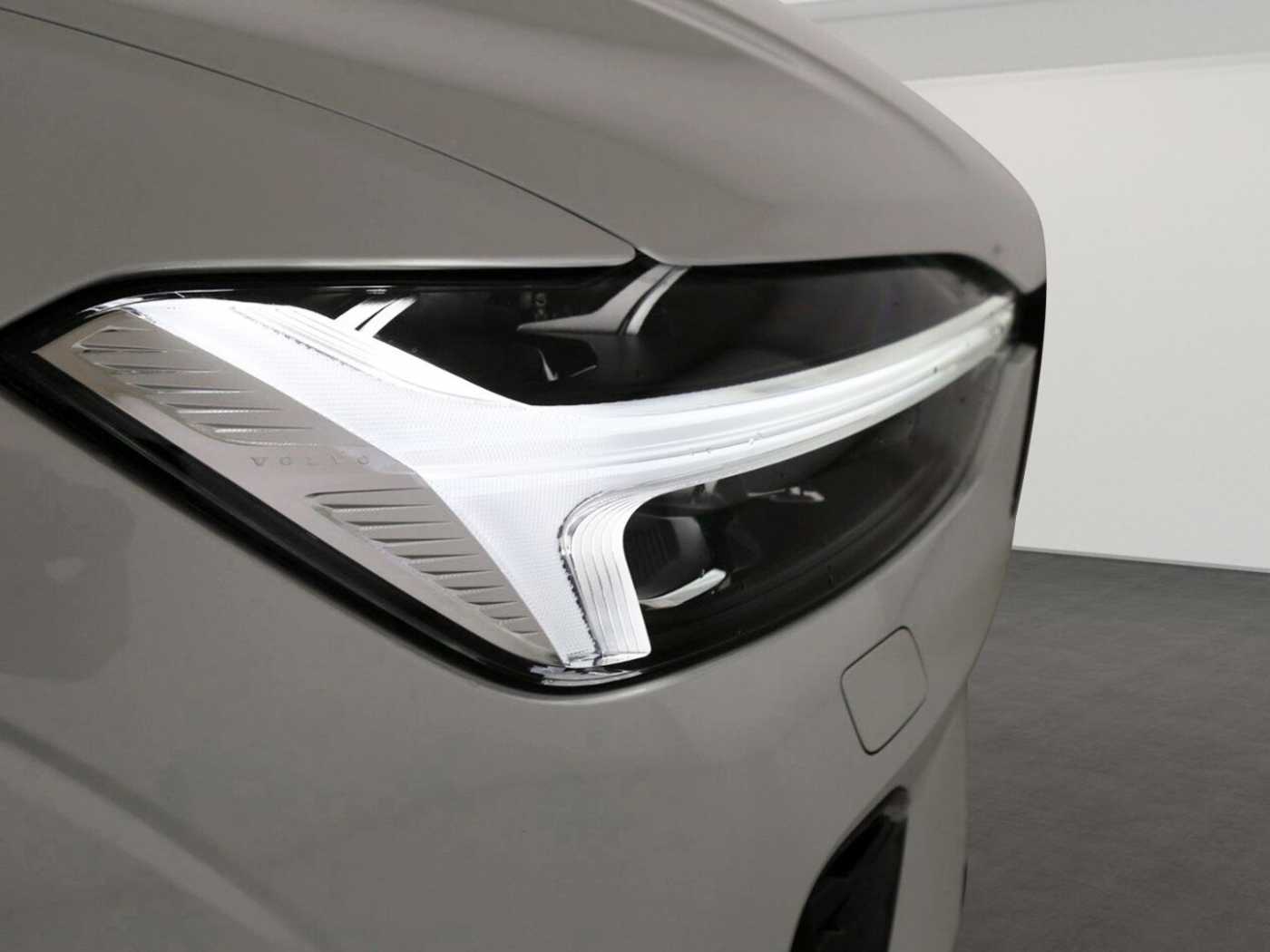 Volvo  T8 Ultra Dark Recharge Plug-In Hybrid AWD E