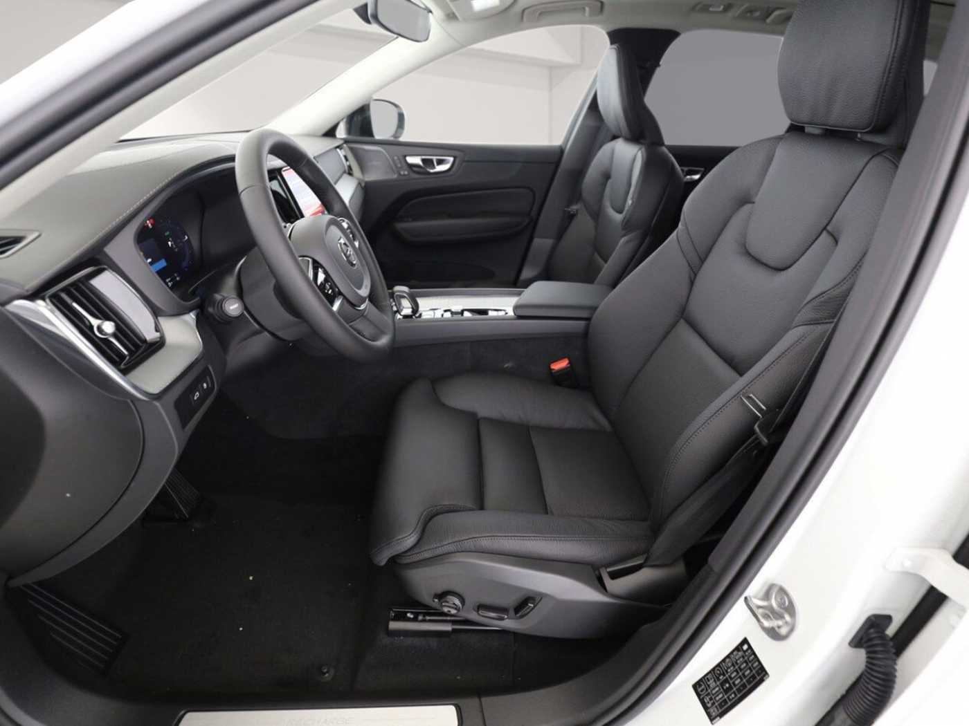 Volvo  T8 Ultra Dark Recharge Plug-In Hybrid AWD E