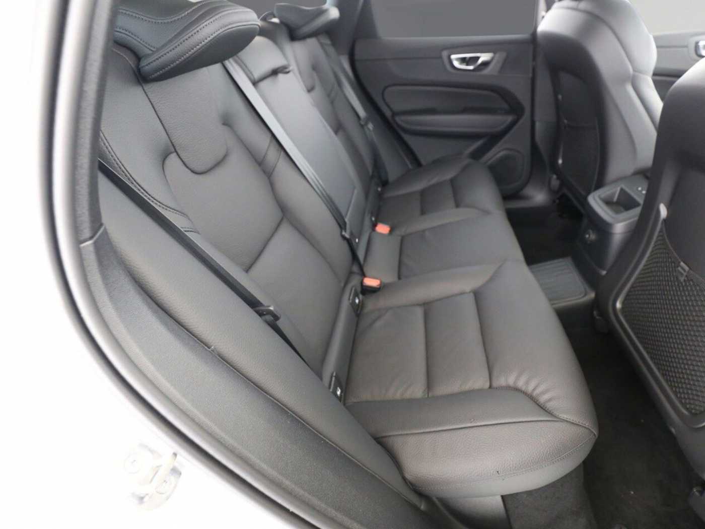 Volvo  T8 Ultra Dark Recharge Plug-In Hybrid AWD E